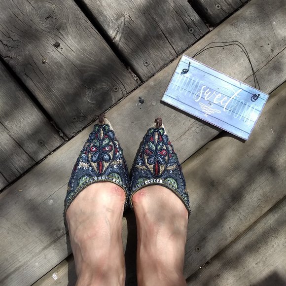 vintage 90s tan navy sequin aladdin curl mules EUC 🎈HOST PICK🎈 - Picture 2 of 11